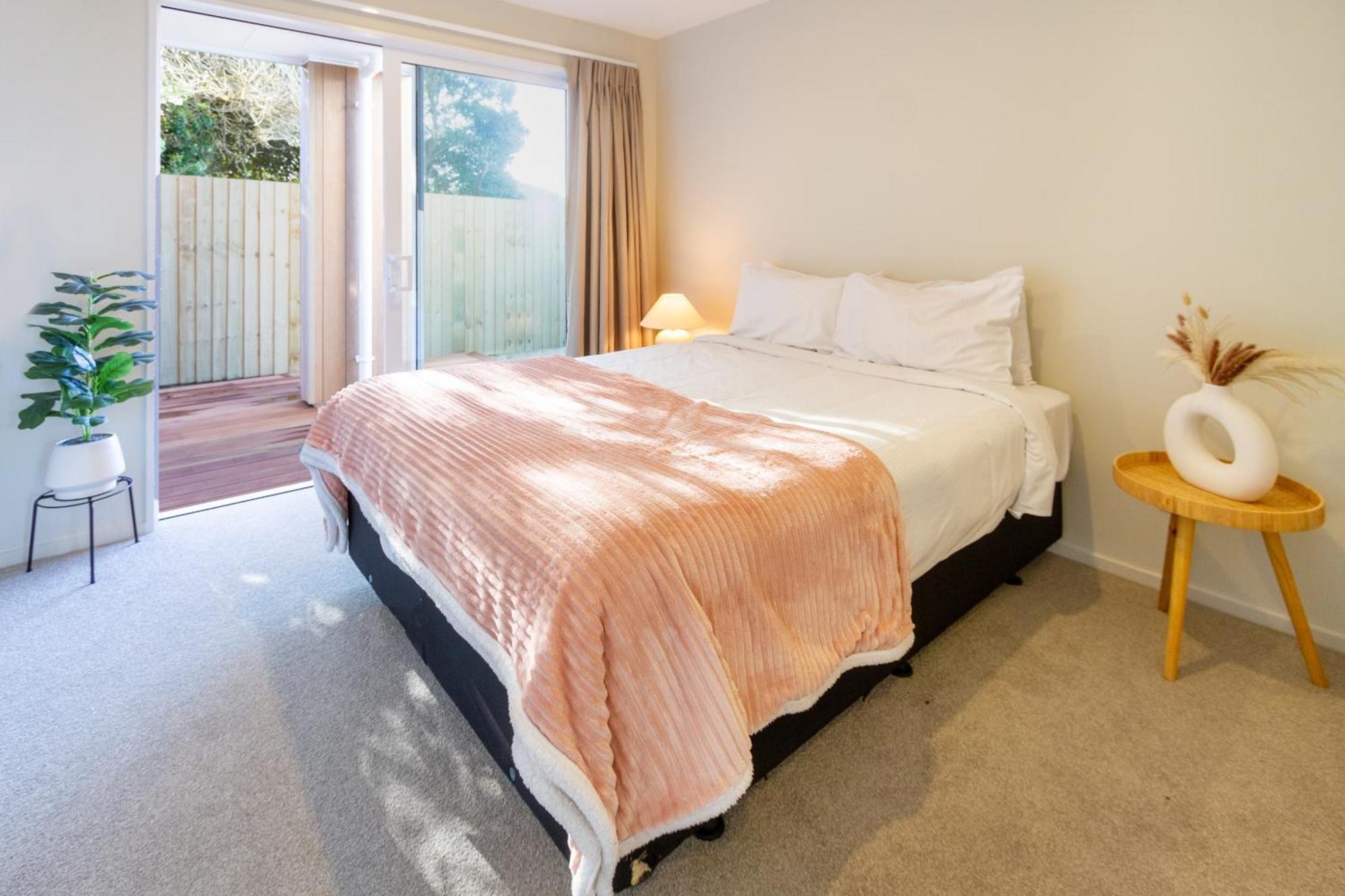 Luxury Beachside Living Elegant 3-Bedroom Haven Christchurch Kültér fotó