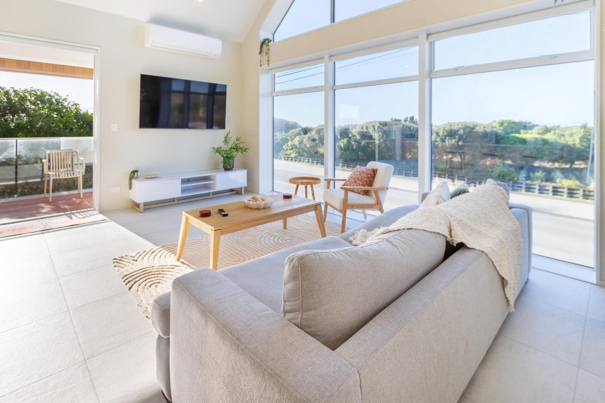 Luxury Beachside Living Elegant 3-Bedroom Haven Christchurch Kültér fotó